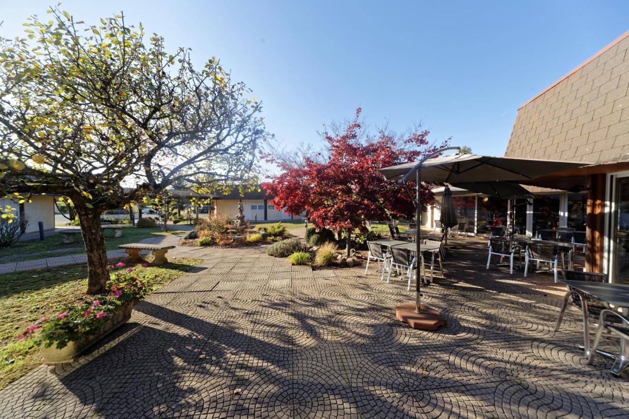 Charme Hotel, Montbeliard Sud エクステリア 写真