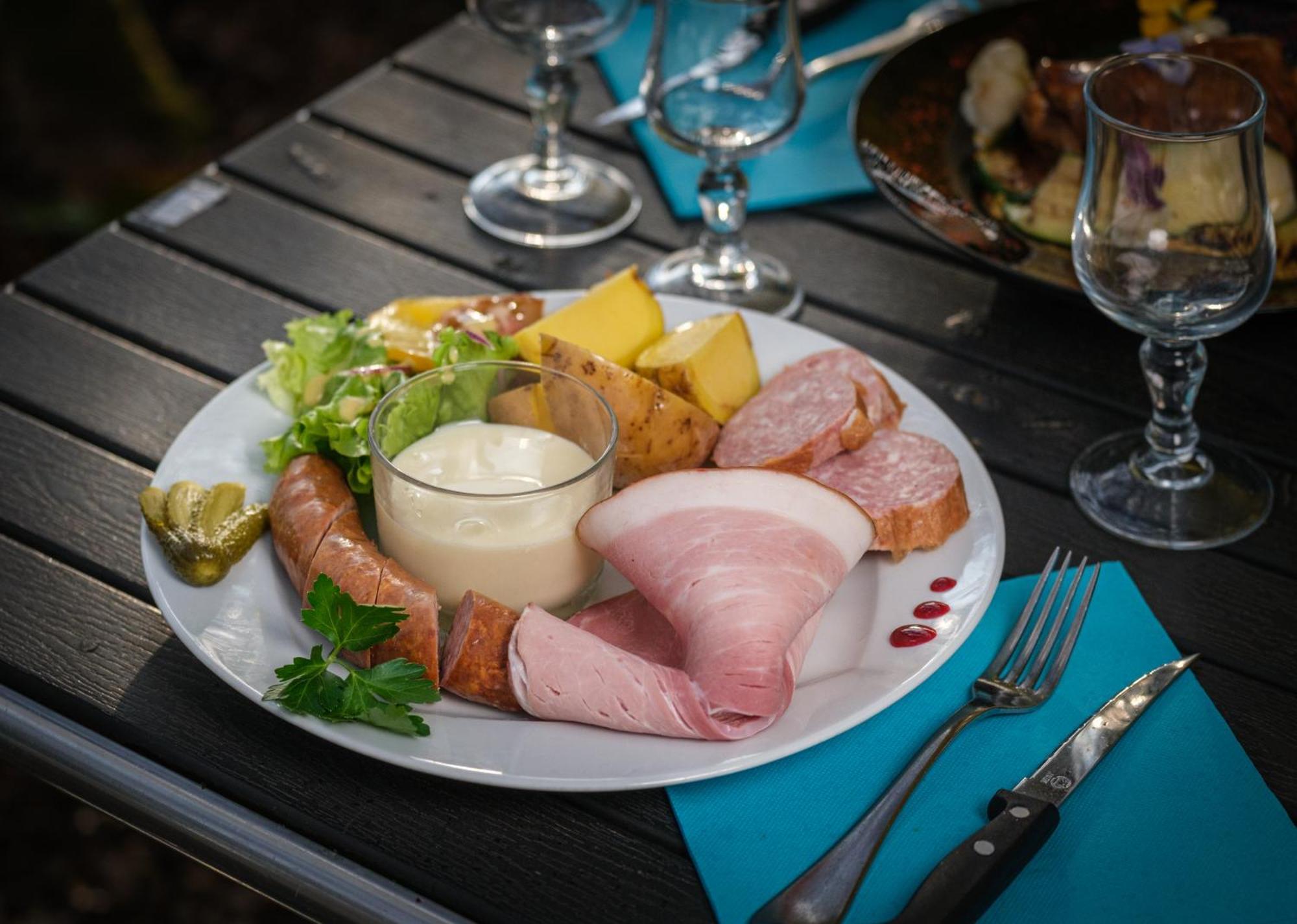 Charme Hotel, Montbeliard Sud エクステリア 写真