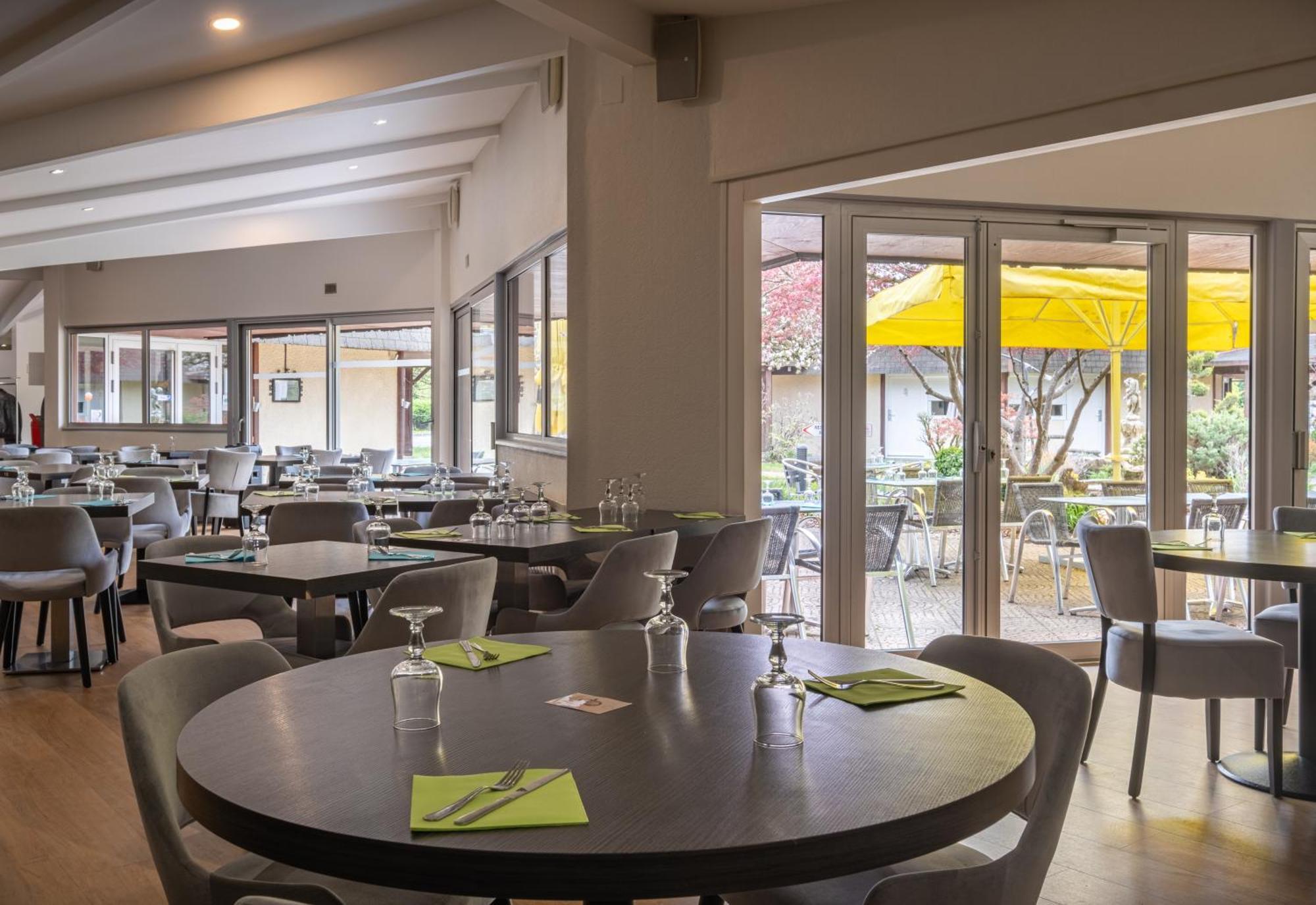 Charme Hotel, Montbeliard Sud エクステリア 写真