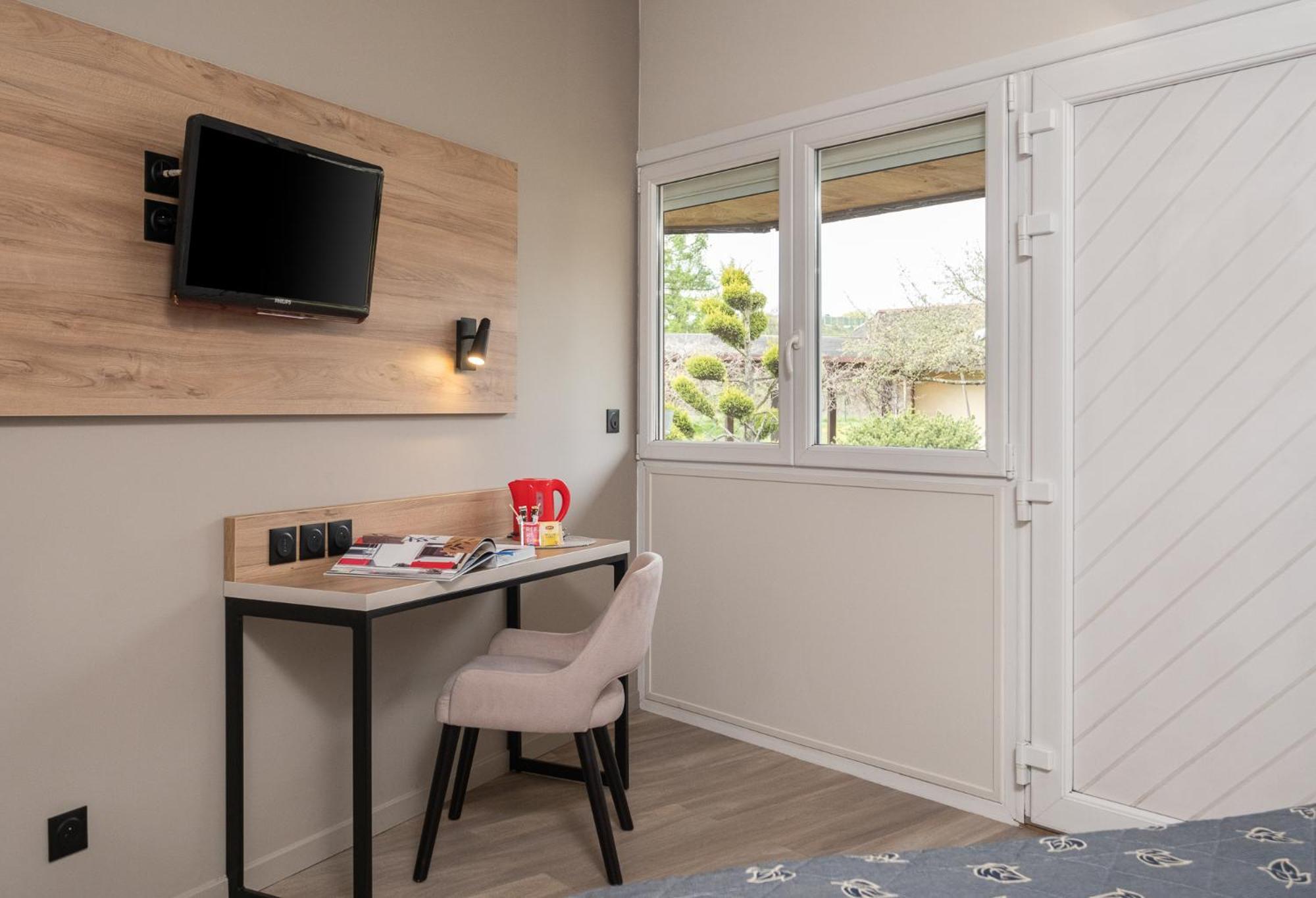 Charme Hotel, Montbeliard Sud エクステリア 写真
