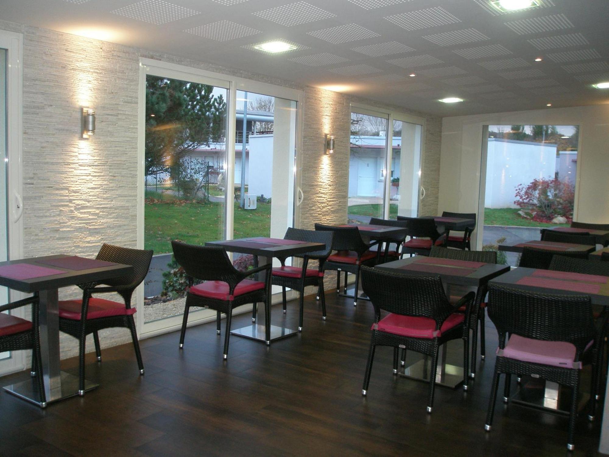 Charme Hotel, Montbeliard Sud エクステリア 写真